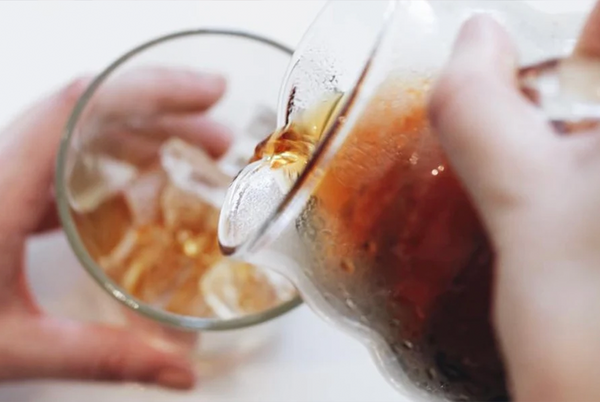 HOW TO MAKE A CLASSIC ICED POUR OVER